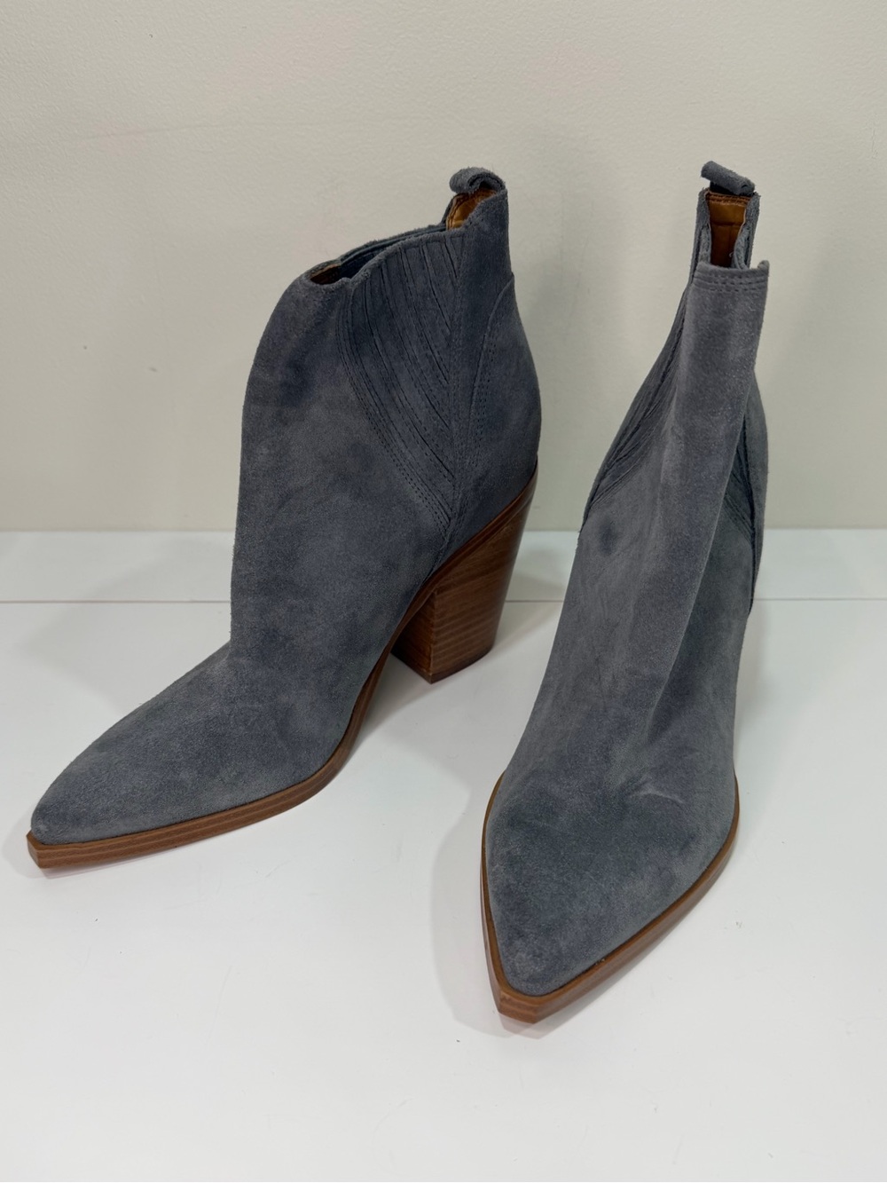 Marc Fisher Gadri Gray Suede Western Pointed Toe Booties 8.5M